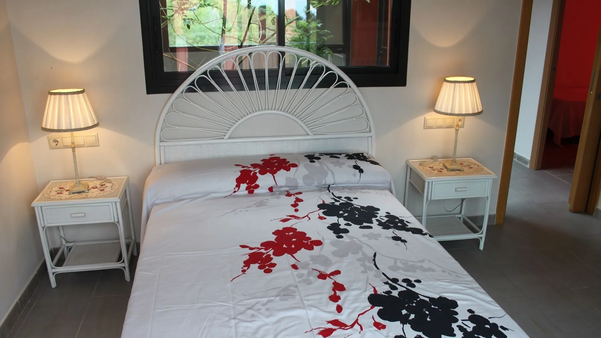 Apartman Villa With 4 Rooms In Miami Platja, With Wonderful Sea View, Private P Miami Playa
